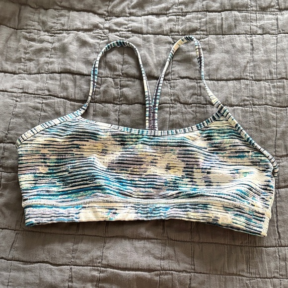 Lululemon flow y bra size 10 - Picture 1 of 2